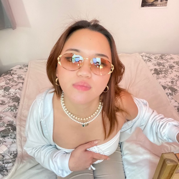 Meet your Posher, Lea - Picture 1 of 1